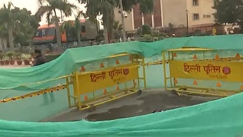 Man sets himself afire near Parliament