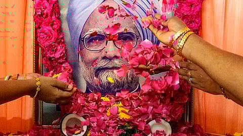 Members of Tamil Nadu Congress Committee pay tribute to former prime minister Manmohan Singh