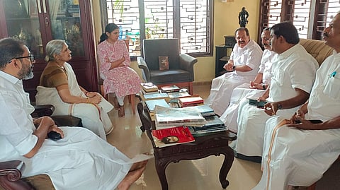 Ramesh Chennithala visits MT Vasudevan Nair's house