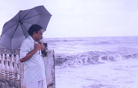 എം.ടി എന്ന ആ സംസ്കാരം അസ്തമിച്ചു. മധുരമായൊരു സ്വപ്നത്തിനു തിരശ്ശീല വീണപോലെ...