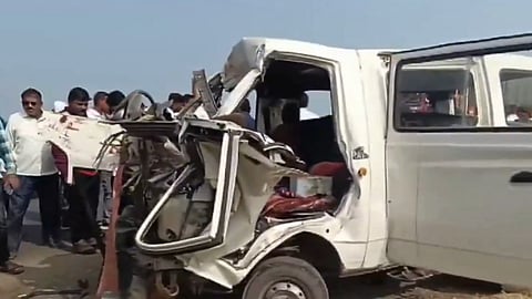 Nine killed as minivan rams into stationary bus on Pune-Nashik Highway