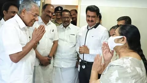 ഉമ തോമസിനെ ആശുപത്രിയില് സന്ദര്ശിക്കുന്ന മുഖ്യമന്ത്രി പിണറായി വിജയന്