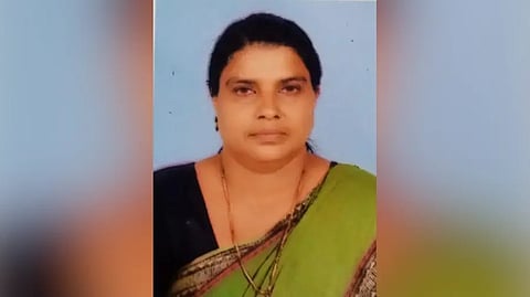 Housewife dies after falling on electric pole