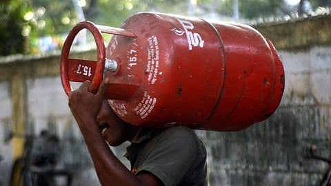 Change in cooking gas cylinder prices; Commercial cylinder reduced by Rs 7