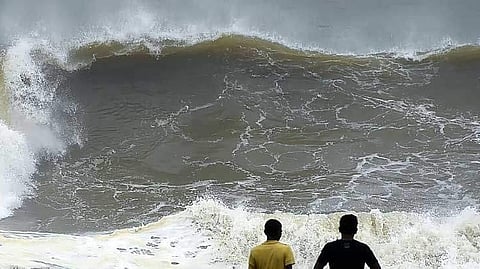 Black sea warning in four districts; possibility of high waves and sea erosion