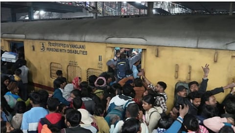 delhi railway station accident
