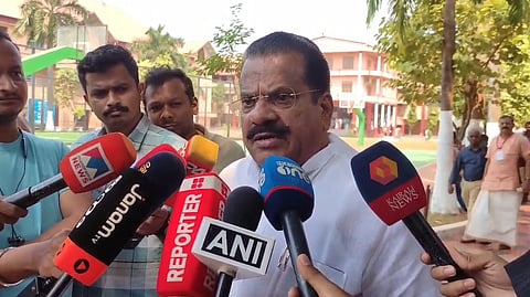 ശശി തരൂര് ക്വാളിറ്റിയുള്ള നേതാവ്: പുകഴ്ത്തി ഇ പി ജയരാജന് ( വീഡിയോ)