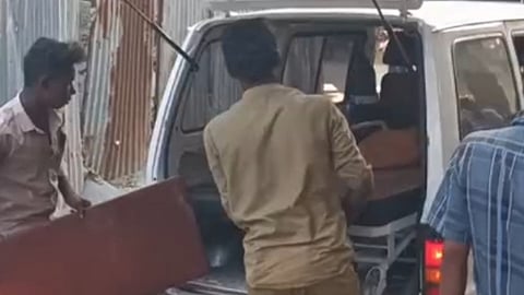 Two Malayalis die in Palani after car hits parked lorry