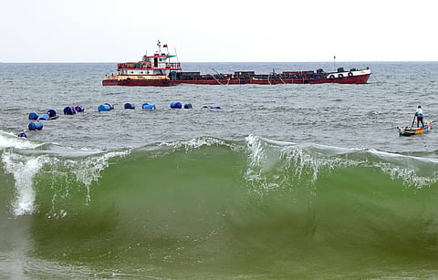 കര മാത്രമല്ല കടലും ഇനി കോര്പ്പറേറ്റുകള്ക്ക് തീറെഴുതും; കടല്മണല് ഖനനത്തിന് കേന്ദ്രസര്ക്കാര് ഒരുങ്ങുമ്പോള്