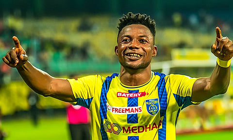 ബ്ലാസ്റ്റേഴ്സിന് ആശ്വാസജയം, പെപ്രയുടെ ഗോളില് മുംബൈയെ വീഴ്ത്തി