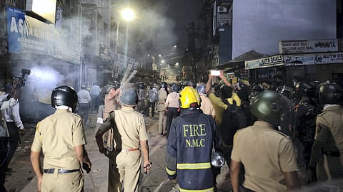 Police disperse an agitating crowd as communal tension prevailed Chitnis park area following the VHP-Bajrang Dal protest