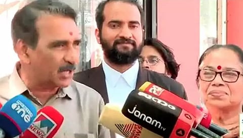 Gopala krishnan publicly apologizes to PK Sreemathy for making defamatory remarks