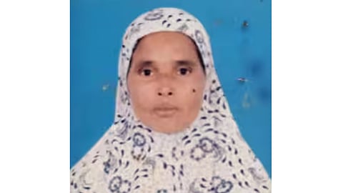 Granddaughter falls into pond after dog attacks her; grandmother drowns while trying to save her