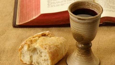 christians celebrates maundy thursday