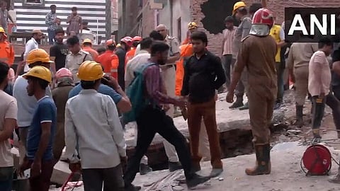 Heavy rain and thunderstorm building collapse in Delhi, Four dead