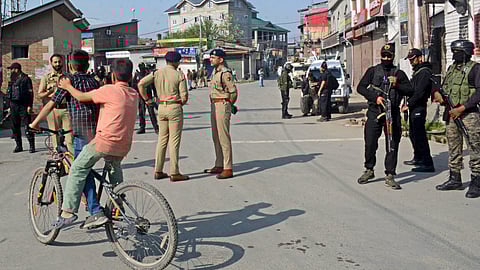 Tourists flee Kashmir after Pahalgam attack