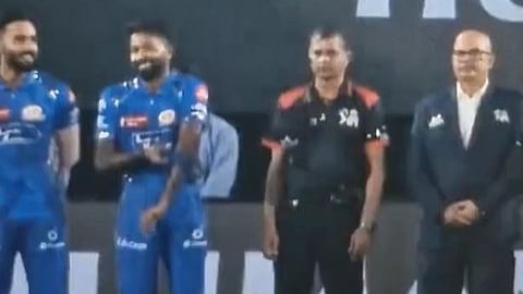 Hardik Pandya laughs during minute of silence in ipl