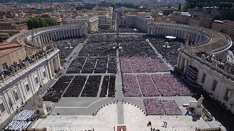 ഫ്രാന്സിസ് മാര്പാപ്പക്ക് അന്ത്യാഞ്ജലി അര്പ്പിക്കാനെത്തിയവര്