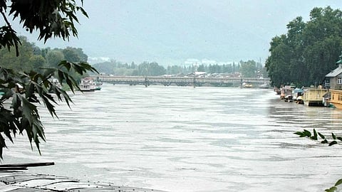 water level rises in jhelum river