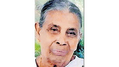 woman dies accidentally consuming a poisonous fruit