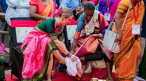 Indian women help Miss World contestants wash their feet,