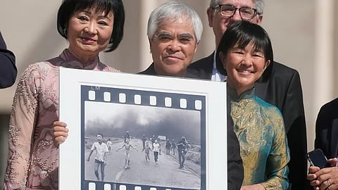 "Napalm Girl" image- World Press Photo suspends Nick Ut's attribution