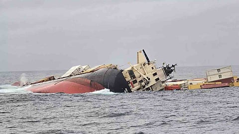 MSC ELSA 3 Sinks Kochi