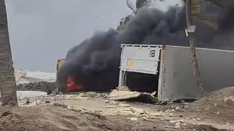 Fire breaks out while removing a stranded container Accident in Kollam