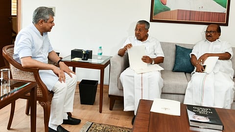 Pinarayi Vijayan meets Railway minister