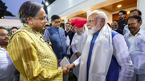 Shashi Tharoor- Narendra modi meeting
