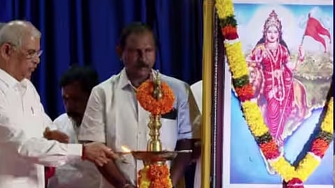 Bharatamba photo; SFI, KSU protest, clash at event inaugurated by Governor