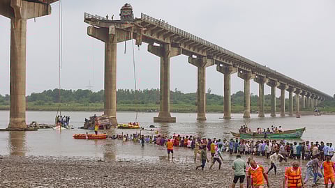 Gujarat bridge collapse accident death toll rises to 16