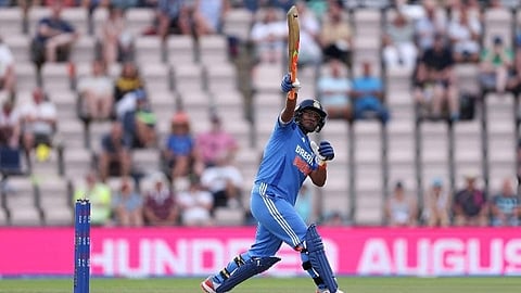 Deepti Sharma one-handed six