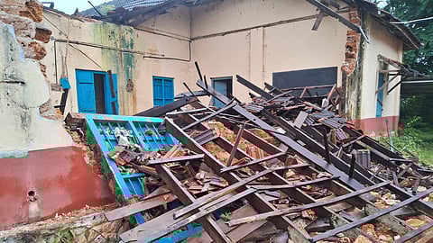 Kadammanitta school building  collapsed