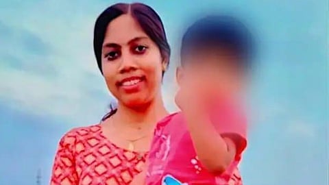Mother  jumpes into river with baby in kannur