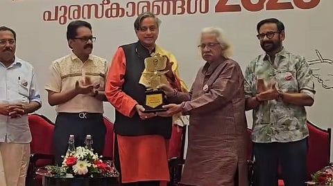 Adoor Gopalakrishnan Praising Shashi Tharoor