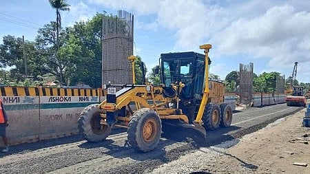 The Aroor-Thuravoor elevated road under construction