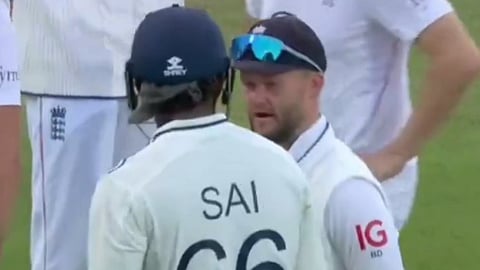 Sai Sudarshan and Ben Duckett have a verbal argument