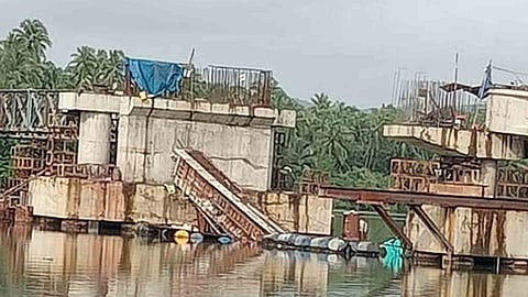 bridge under construction in Koyilandy collapsed