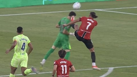 Boot to face, Brutal foul