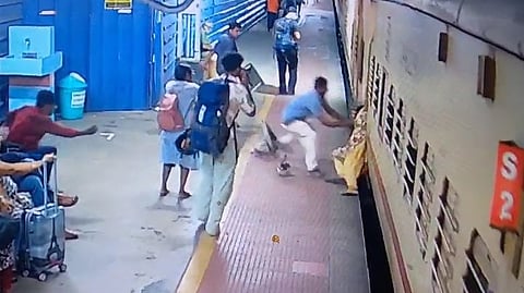 young man saved a woman who fell from a train in Ernakulam)