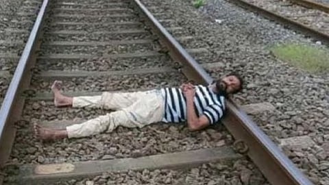 young man under the influence of alcohol, caused a commotion by lying on the railway track