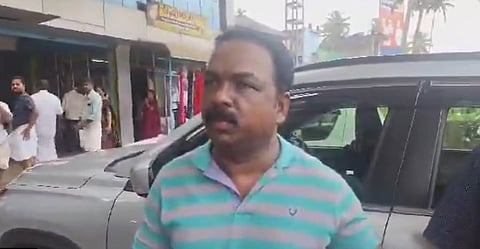 Excise inspector caught Undocumented foreign liquor and cash seized