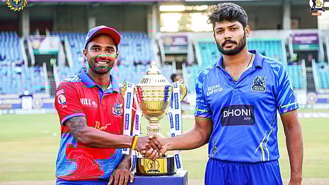Kollam captain Sachin Baby and Kochi captain Saly Samson with the KCL trophy