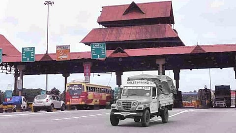 KSRTC Bus at Paliyakkara Toll plaza