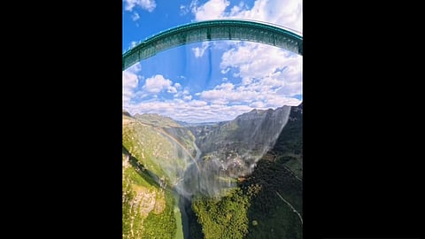 World's Tallest Bridge Opens In China