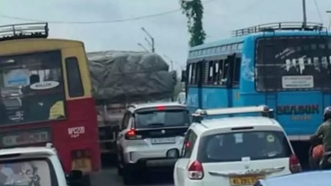 Ministers action against private bus speed, driver's license suspended