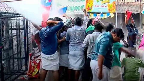 pm shri ksu and aisf protest against v sivankutty