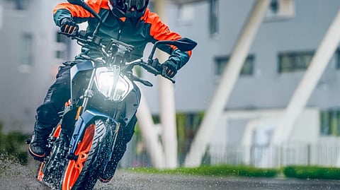 KTM 160 Duke with TFT display launched