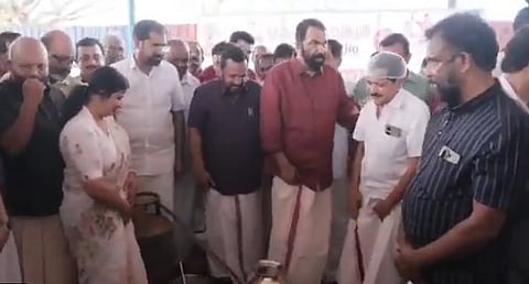 The cafeteria of the art festival has awakened,